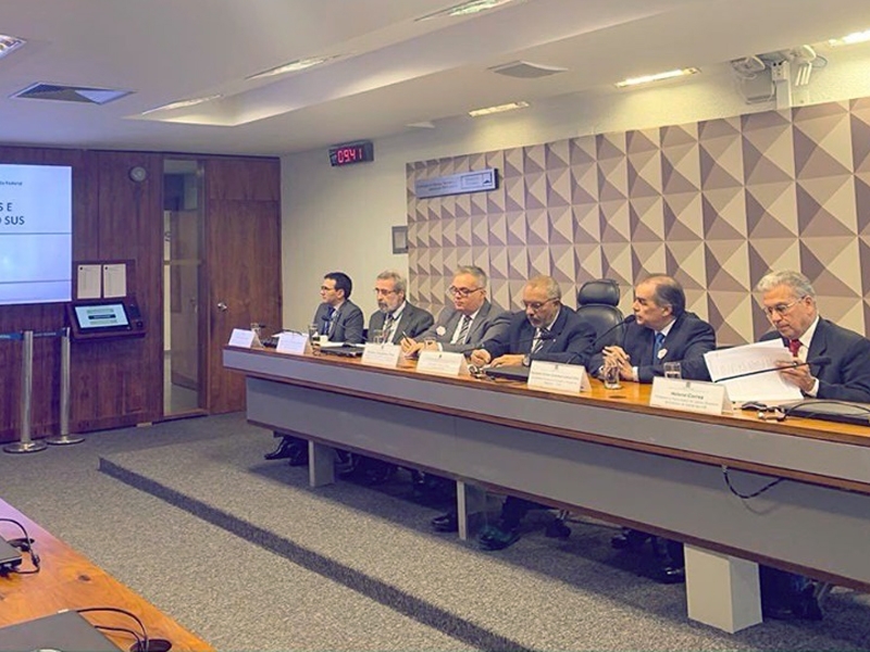 CFM defende que não há falta de médicos em audiência no Senado