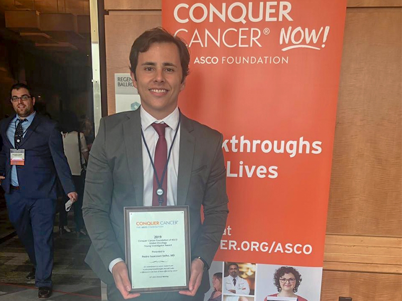 Médico do Hospital Moinhos de Vento é o primeiro brasileiro a vencer prêmio da ASCO