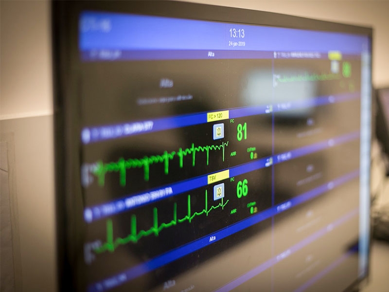 Horário ampliado de visitas na UTI não afeta segurança de pacientes críticos e beneficia familiares, diz estudo