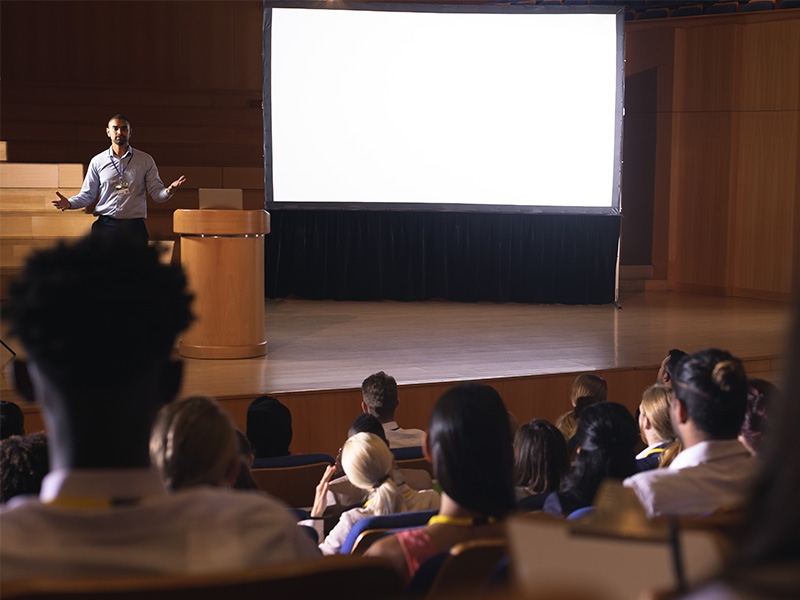 Representantes da indústria da Saúde debatem ética e inflação médica, em Summit