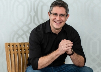 Os marcantes trabalhos de Renato Carvalho, presidente da Novartis, em “1 Década de influência”