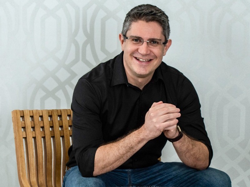 Os marcantes trabalhos de Renato Carvalho, presidente da Novartis, em “1 Década de influência”