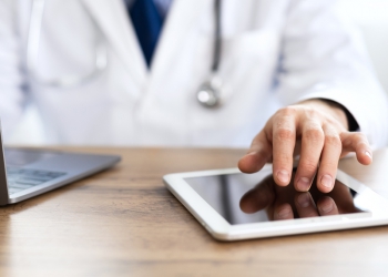 Posso compartilhar os dados de um paciente no PEP com outros profissionais de saúde?, por Renato M.E. Sabbatini