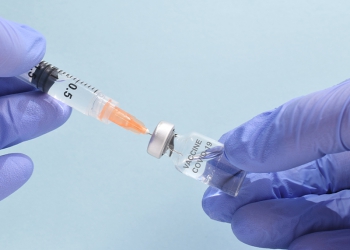 Ministério da Saúde assina contrato para compra de 20 milhões de doses da Covaxin