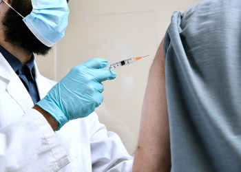 GSK e CureVac firmam parceria para desenvolver próxima geração de vacinas de mRNA COVID-19