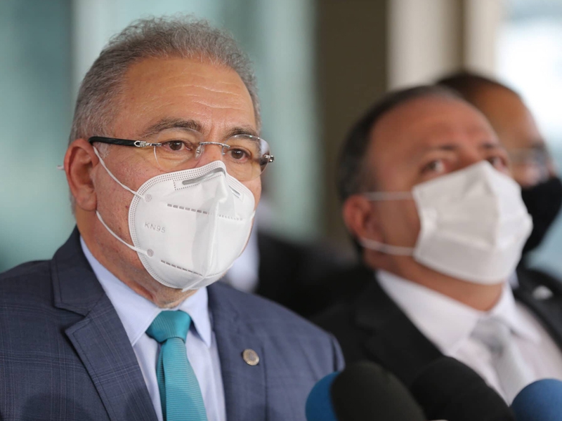 Queiroga toma posse em cerimômia discreta