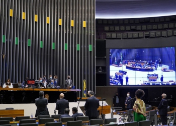Compra de vacinas por instituições privadas é aprovada por Câmara dos Deputados