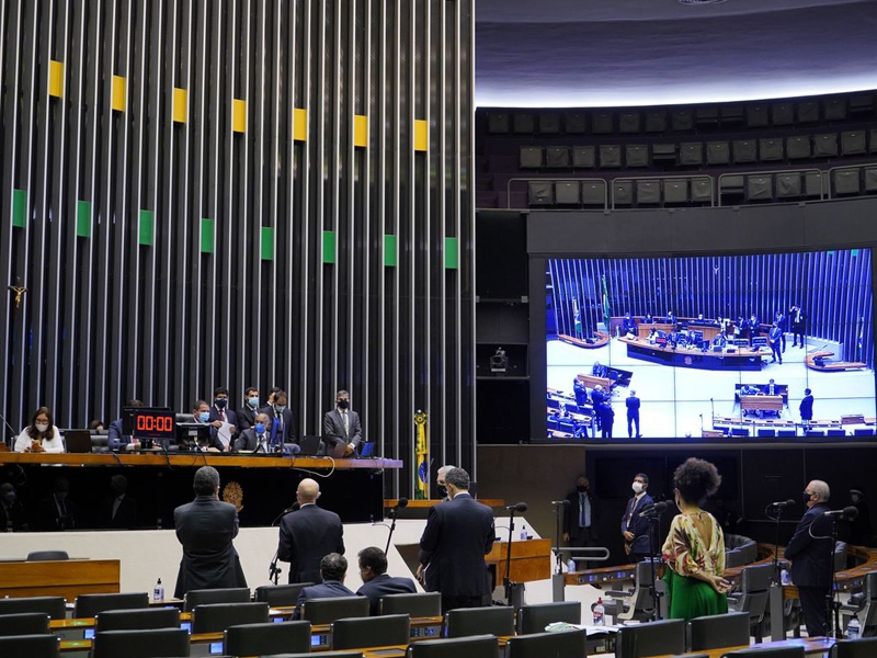 Compra de vacinas por instituições privadas é aprovada por Câmara dos Deputados