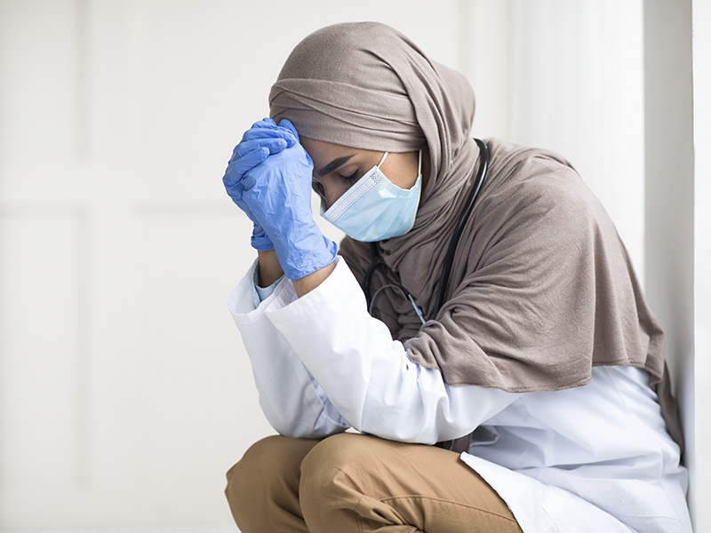 Pesquisa revela que 89% dos profissionais de saúde da linha de frente estão psicologicamente cansados