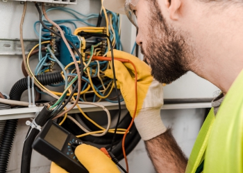 Yasmin Silva, da Sotreq, explica a importância de um contrato de manutenção preventiva no Hospital