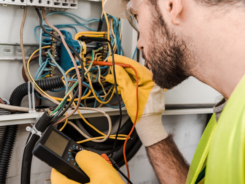 Yasmin Silva, da Sotreq, explica a importância de um contrato de manutenção preventiva no Hospital