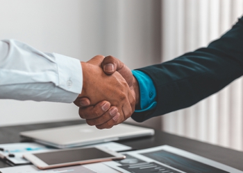 Pfizer e BioNTech anunciam colaboração com a Eurofarma para produção da vacina contra a COVID-19