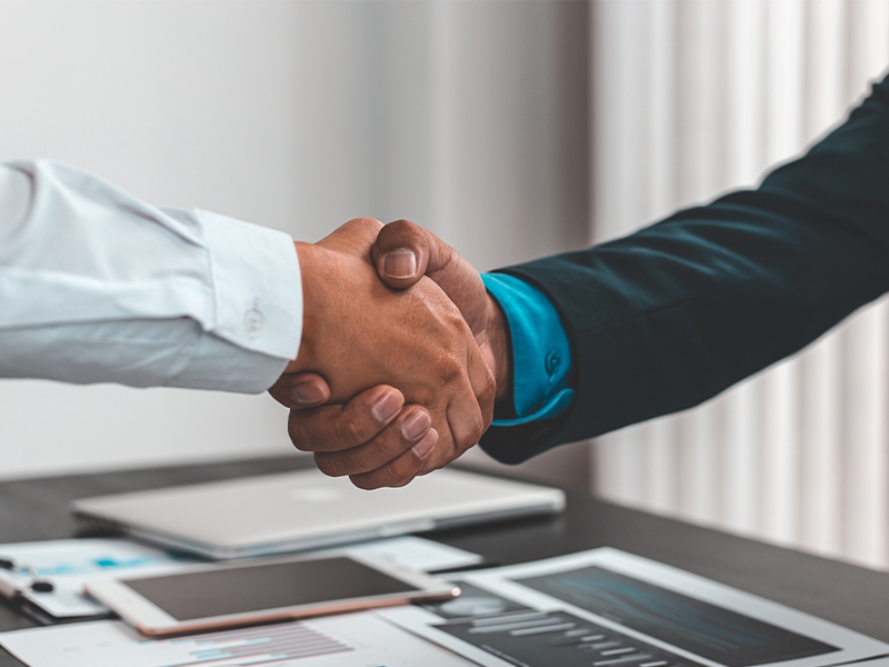 Pfizer e BioNTech anunciam colaboração com a Eurofarma para produção da vacina contra a COVID-19