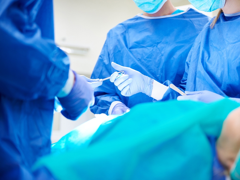 Retomada lenta das cirurgias eletivas, no primeiro semestre, na rede pública é refletida em estudo da ABIIS