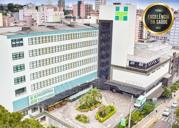 Hospital Tacchini qualifica profissionais de enfermagem, com destaque para atendimento dialítico de pacientes críticos na UTI