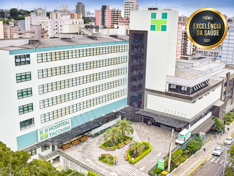 Hospital Tacchini qualifica profissionais de enfermagem, com destaque para atendimento dialítico de pacientes críticos na UTI