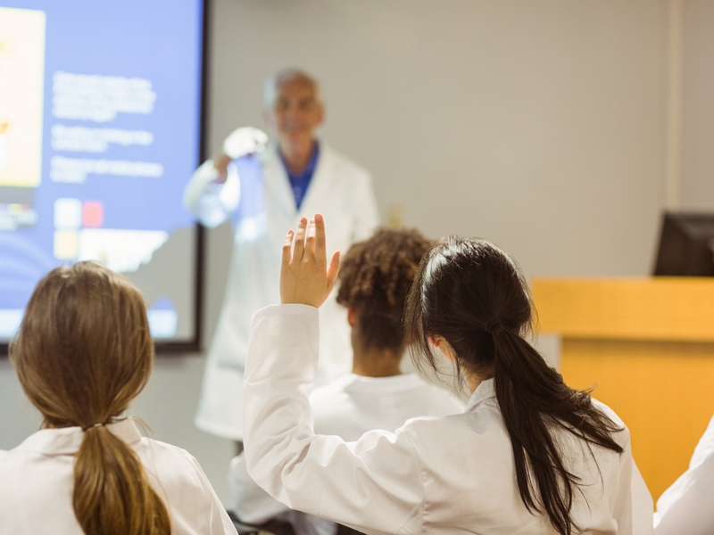 Einstein forma sua 1ª turma de Medicina apostando em metodologia inovadora para gerar futuros líderes