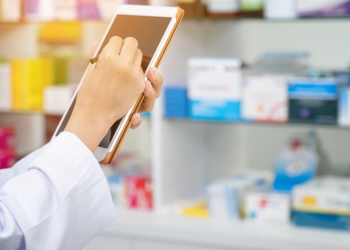 “Qualificação da Assistência Farmacêutica: como a Saúde Digital pode ajudar e o que precisamos para avançar?”, por Julia Cestari Santos e Tatiana Kascher