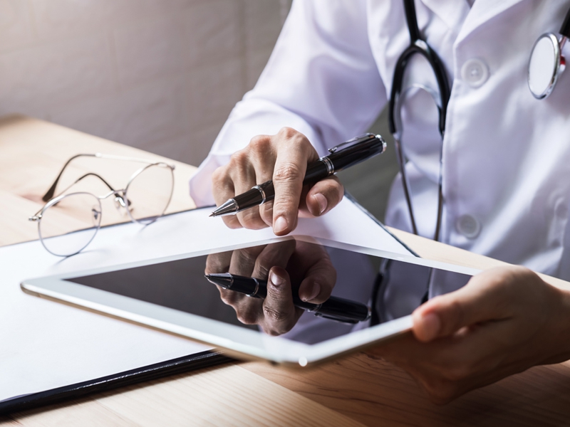 Cofen aprova prescrição de medicamentos a distância por meios eletrônicos