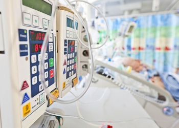 1 em cada 10 pacientes sofre dano hospitalar e 70% dos eventos não são comunicados