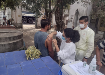 Iniciativa leva médicos e enfermeiros para atendimento de população em situação de rua de São Paulo