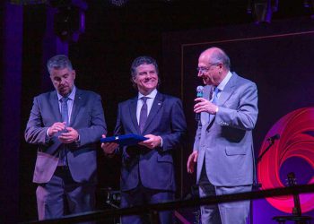 CMB comemora 60 anos com presença de autoridades e lançamento de livro