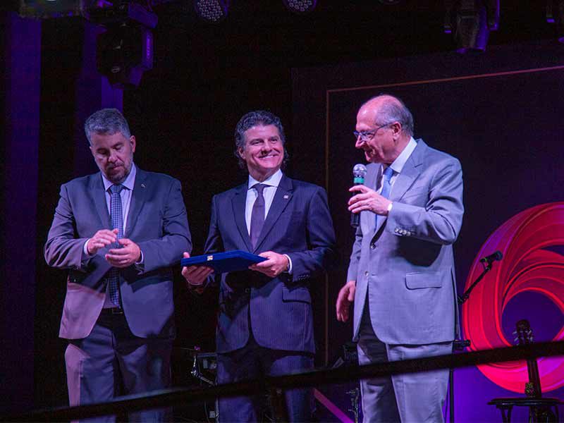 CMB comemora 60 anos com presença de autoridades e lançamento de livro