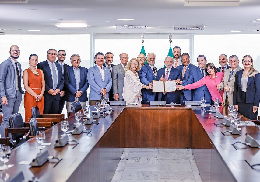 Sancionada lei que reajusta os contratos de prestação dos serviços ao SUS