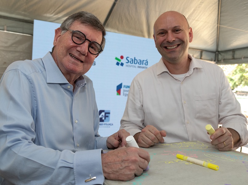 Sabará Hospital Infantil Dr. JL e Dr. FL - cerimonia pedra