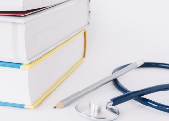 Artigo | Oferecer mais médicos para a população é oportunidade de fortalecer o SUS e o acesso à saúde para aqueles que mais precisam