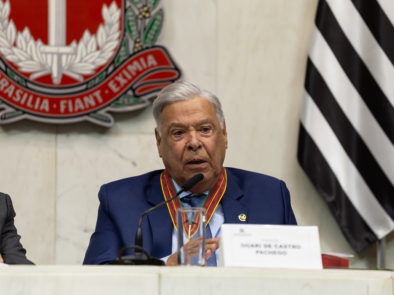 Ogari Pacheco é incorporado à Academia de Ciências Farmacêuticas em cerimônia na Alesp