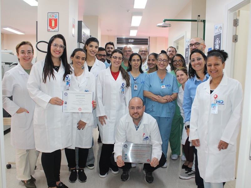 Laboratório de Análises Clínicas do Hospital Ernesto Dornelles recebe certificação de excelência pelo 5º ano consecutivo