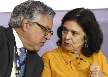 Lula troca Nísia Trindade por Alexandre Padilha no Ministério da Saúde