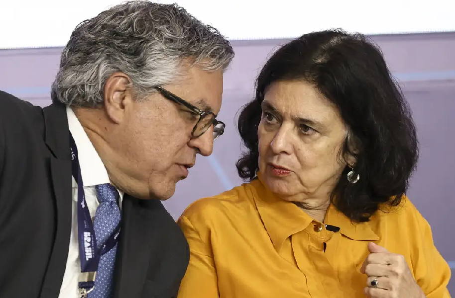 Lula troca Nísia Trindade por Alexandre Padilha no Ministério da Saúde