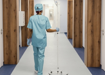 Busca por eficiência está moldando o futuro do setor, transformando espaços e redefinindo padrões hospitalares no Brasil