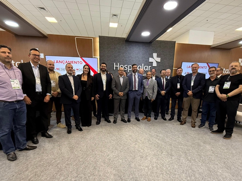 Anis Ghattás Mitri Filho toma posse da AHOSP na Hospitalar