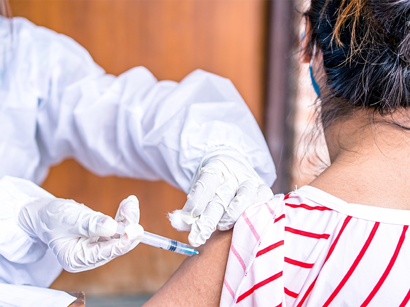 Brasil recebe 1ª vacina de dose única contra a dengue