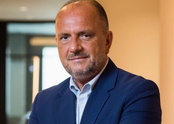 A saúde que adoece quem cuida: turnover, absenteísmo e o limite do modelo hospitalar atual