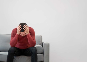 Pesquisa inédita revela que problemas financeiros podem estar por trás da maioria dos casos de adoecimento mental no Brasil